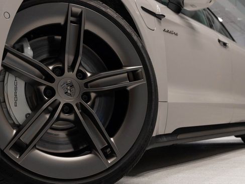 Used 2025 Porsche Taycan Turbo image 7