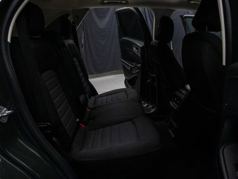 Used 2022 Ford Edge SE image 15