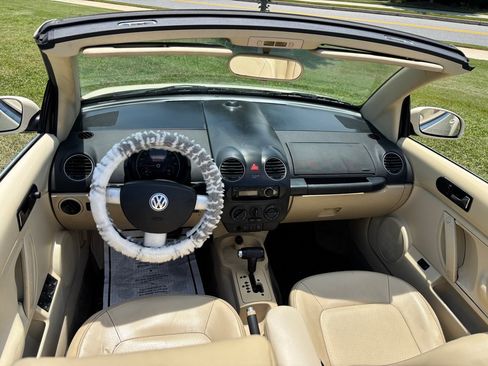 Used 2008 Volkswagen Beetle S FWD image 4