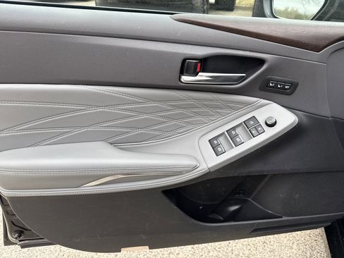 Used 2022 Toyota Avalon Limited w/ Advanced Safety Package FWD image 10