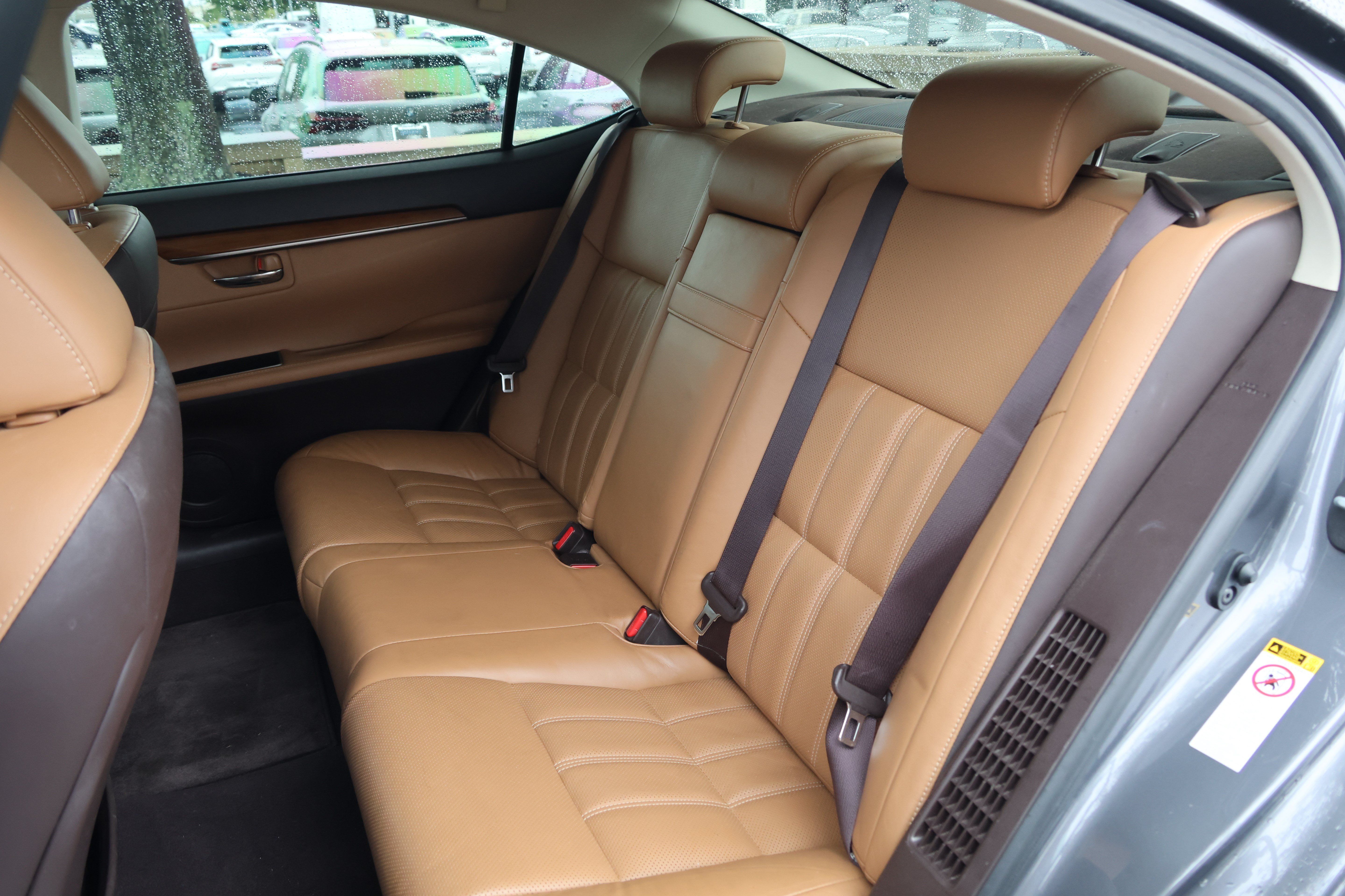 Used 2016 Lexus ES 300h w/ Luxury Package w/Wood Trim FWD image 37