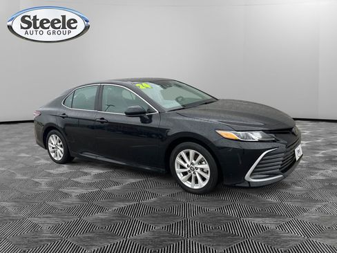 Used 2024 Toyota Camry LE image 7