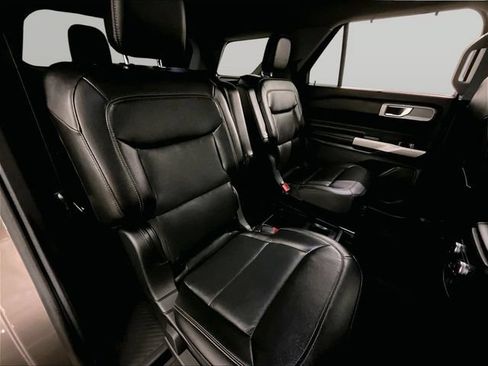 Used 2021 Ford Explorer Limited w/ Equipment Group 301A AWD/4WD image 27
