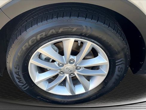 Used 2016 Kia Sorento L FWD image 32