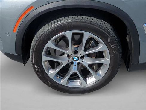 Used 2024 BMW X5 xDrive40i w/ Parking Assistance Package AWD/4WD image 26
