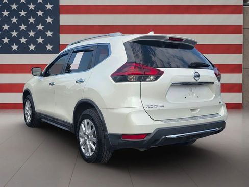 Used 2018 Nissan Rogue SV image 4
