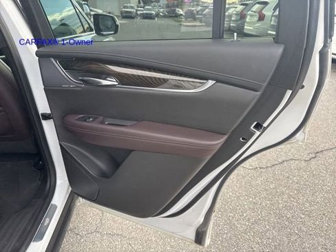 Used 2021 Cadillac XT6 Premium Luxury image 9