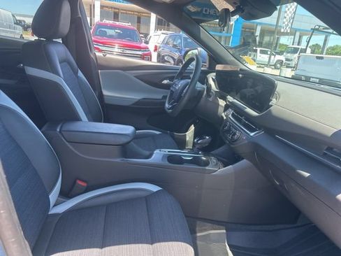 Used 2025 Buick Envista Preferred w/ Convenience II Package FWD image 30