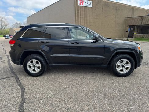 Used 2014 Jeep Grand Cherokee Laredo w/ Quick Order Package 23E AWD/4WD image 11
