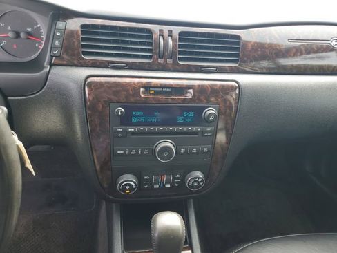 Used 2012 Chevrolet Impala LTZ FWD image 21