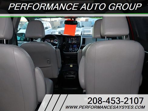 Used 2017 Toyota Sienna Limited Premium image 19