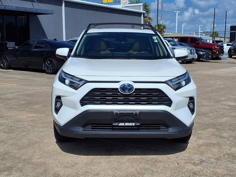 Used 2022 Toyota RAV4 XLE Premium AWD/4WD image 7