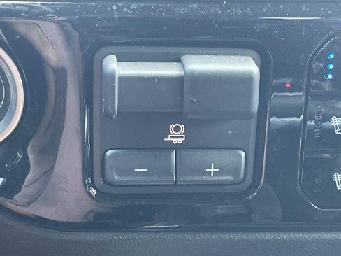 Certified 2024 Chevrolet Silverado 1500 LTZ AWD/4WD image 20
