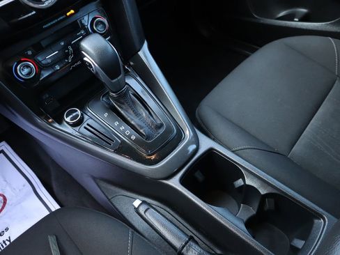 Used 2017 Ford Focus SEL image 31