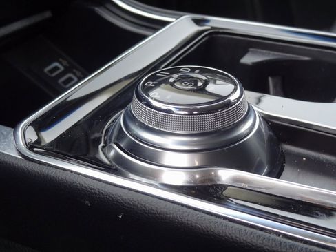 Used 2019 Ford Edge Titanium w/ Equipment Group 301A image 9