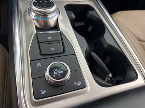 Used 2023 Ford Explorer Limited image 20