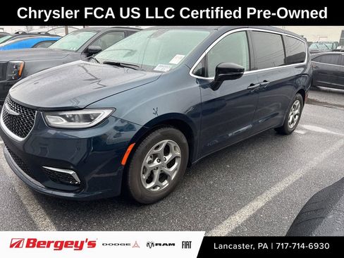 Used 2024 Chrysler Pacifica Limited image 1