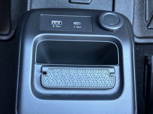 Used 2023 Nissan Ariya Engage image 36