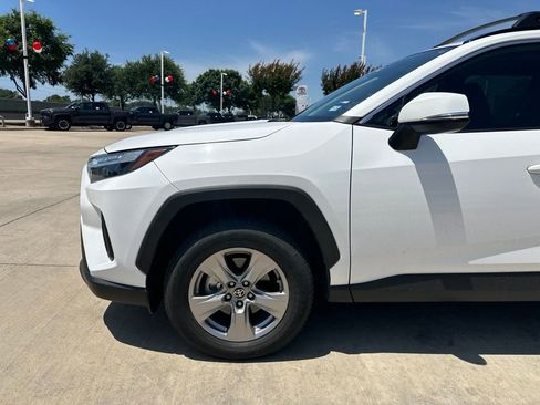 Used 2022 Toyota RAV4 XLE FWD image 2