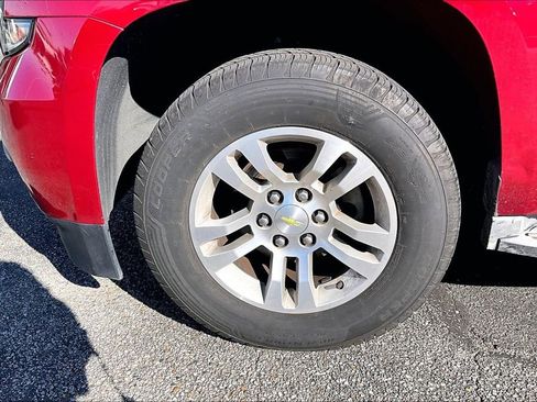 Used 2015 Chevrolet Suburban LT image 4