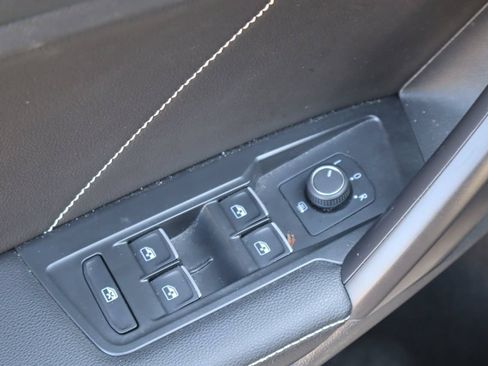 Used 2023 Volkswagen Tiguan SE w/ Panoramic Sunroof Package FWD image 22