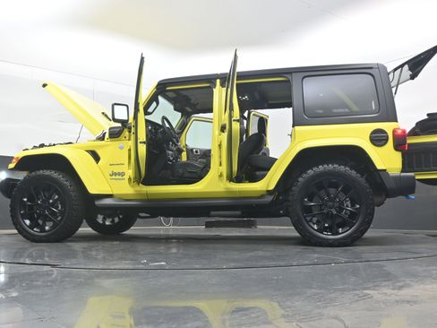 Used 2022 Jeep Wrangler Unlimited Sahara w/ Cold Weather Group AWD/4WD image 43