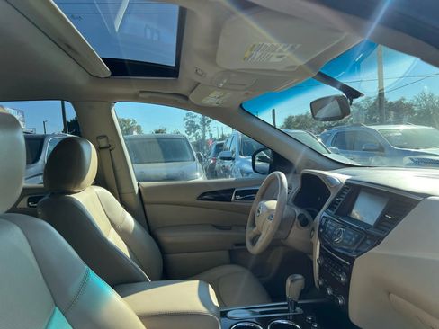 Used 2015 Nissan Pathfinder Platinum w/ Cargo Package FWD image 16
