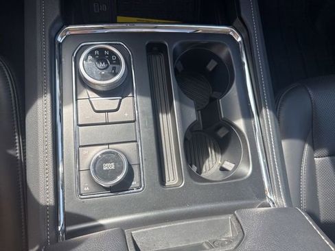 Used 2024 Ford Expedition XLT AWD/4WD image 21