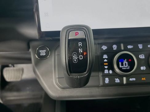 New 2026 Land Rover Defender 90 X-Dynamic SE AWD/4WD image 18