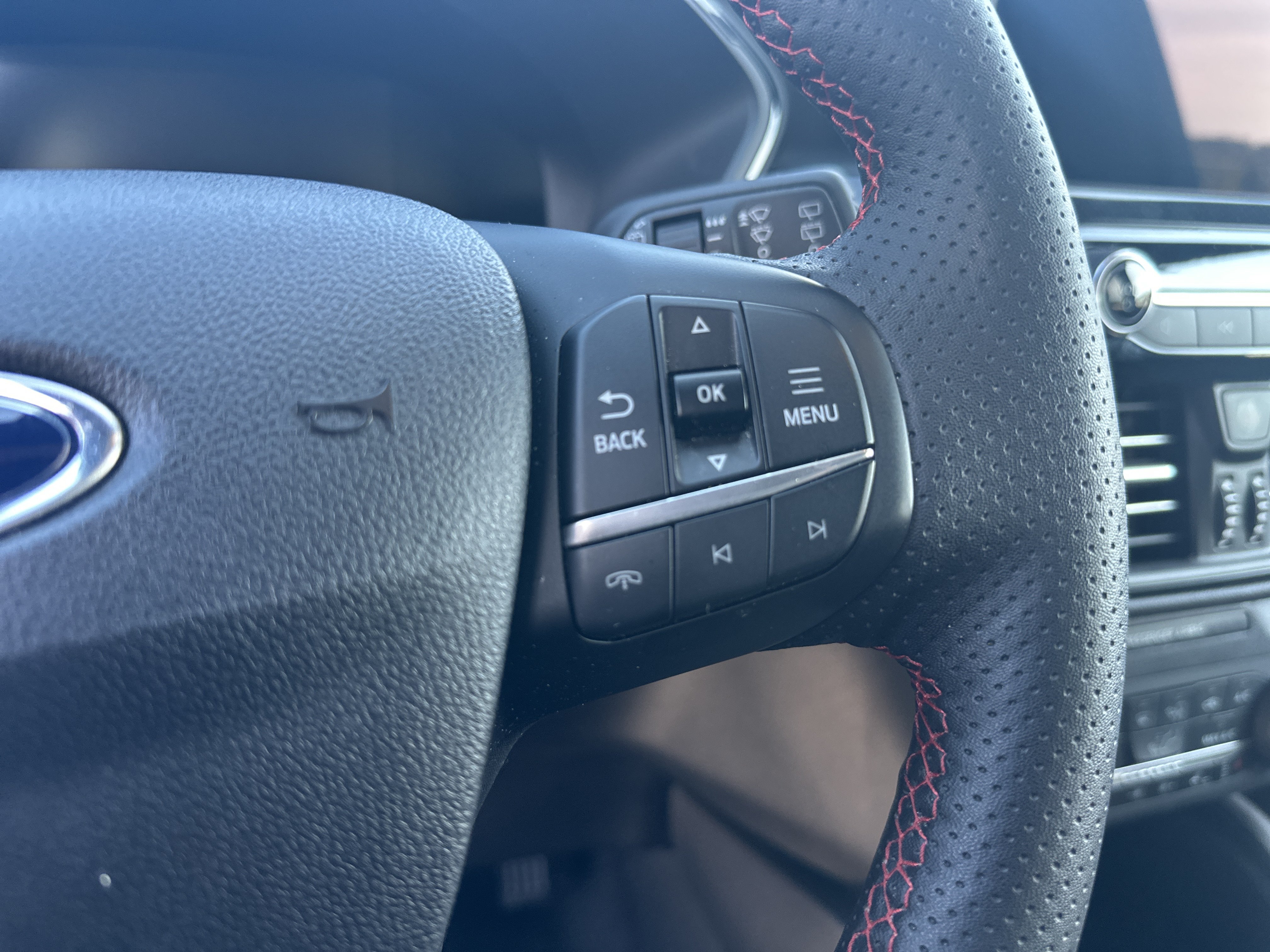 Used 2025 Ford Escape ST-Line Select AWD/4WD image 19