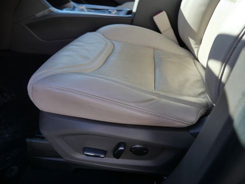 Used 2020 Ford Explorer Platinum image 21