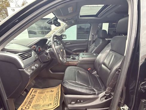 Used 2017 Chevrolet Suburban LT image 16