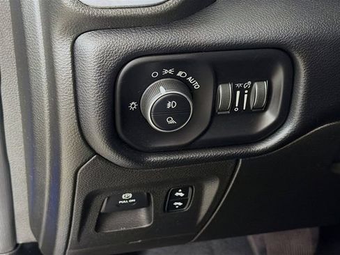 Used 2019 RAM 1500 Laramie RWD image 12