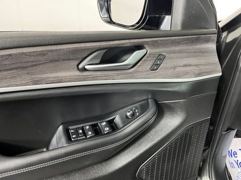 Used 2023 Jeep Grand Cherokee Limited image 16