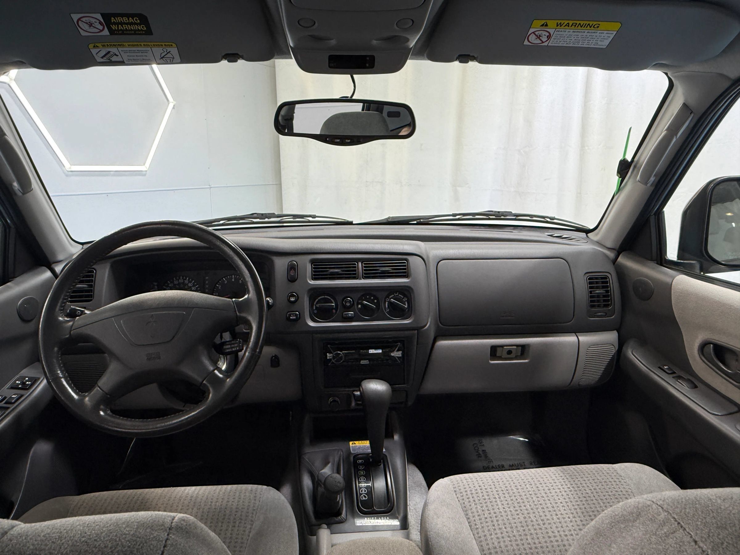 Used 2000 Mitsubishi Montero Sport XLS AWD/4WD image 23