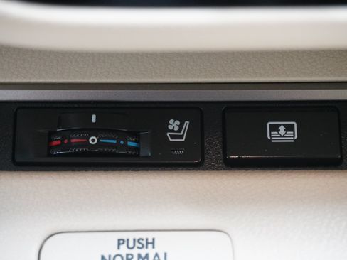 Used 2013 Lexus ES 350 w/ Luxury Pkg FWD image 20