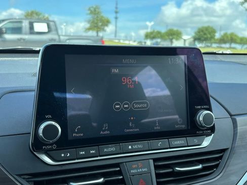 Used 2024 Nissan Altima 2.5 SV image 17