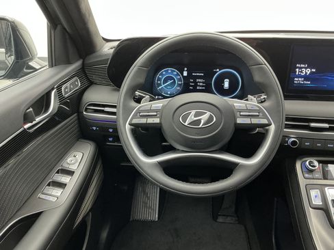 Used 2025 Hyundai Palisade Calligraphy image 17