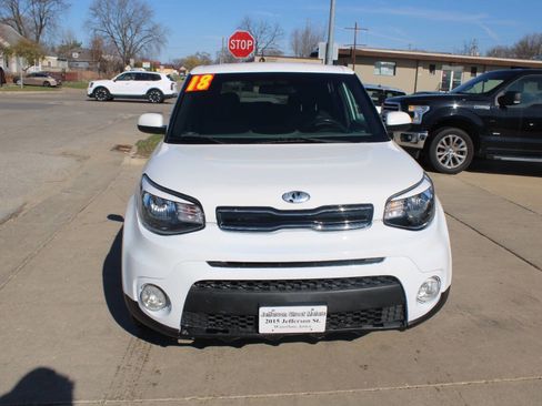 Used 2018 Kia Soul + image 3