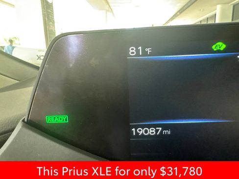 Used 2024 Toyota Prius XLE FWD image 5
