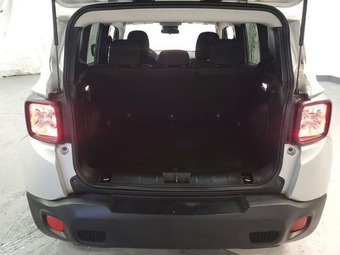 Used 2016 Jeep Renegade Latitude AWD/4WD image 6
