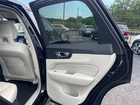 Used 2018 Volvo XC60 T5 Momentum w/ Vision Package AWD/4WD image 19