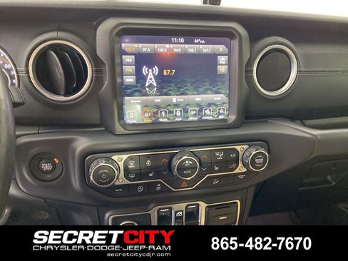 Used 2018 Jeep Wrangler Unlimited Sahara AWD/4WD image 20