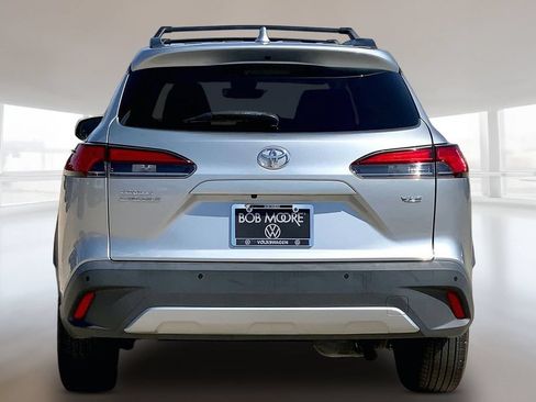 Used 2022 Toyota Corolla Cross XLE w/ Convenience Package FWD image 4