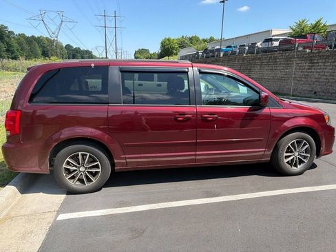 Used 2017 Dodge Grand Caravan GT FWD image 2