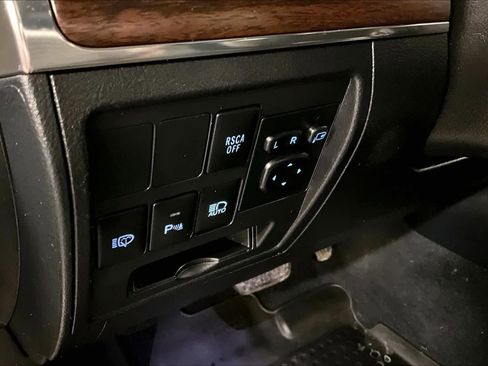 Certified 2017 Toyota Land Cruiser image 32
