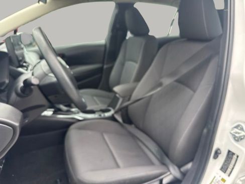 Used 2025 Toyota Corolla LE FWD image 10