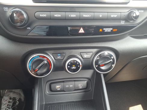 Used 2025 Hyundai Venue SE FWD image 23