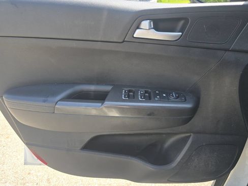 Used 2020 Kia Sportage LX AWD/4WD image 22