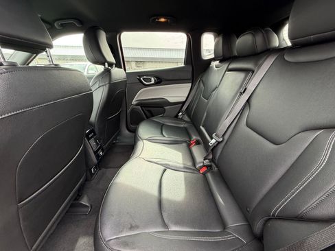 Used 2025 Jeep Compass Limited image 27